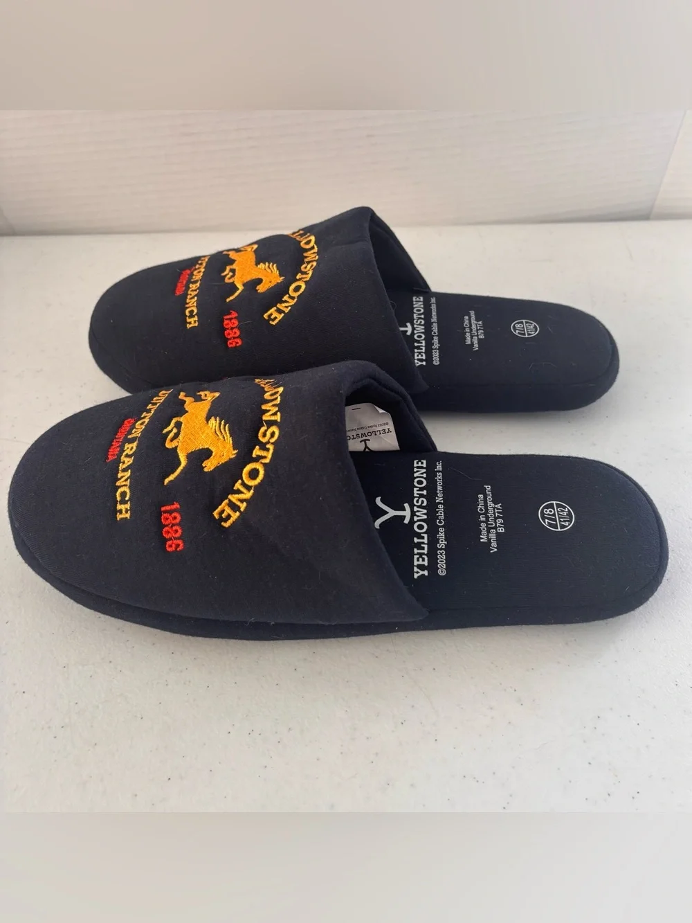 Yellowstone Dutton Ranch Mule Slippers Mens Size US 8/9 Black